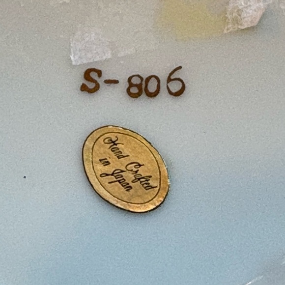 Charming Virginia Souvenir Mug - White with Gold Accents Hand Crafted in Japan - Picture 6 of 7